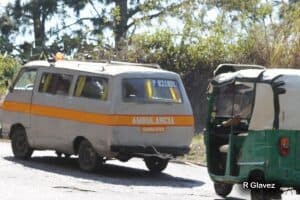 Canalitos Ambulance towing a TukTuk