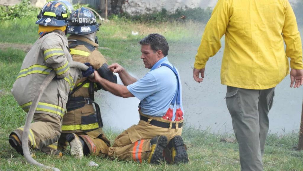 AMEDICAusa firefighting instructors working with firefighters from Retalhuleu, Guatemala