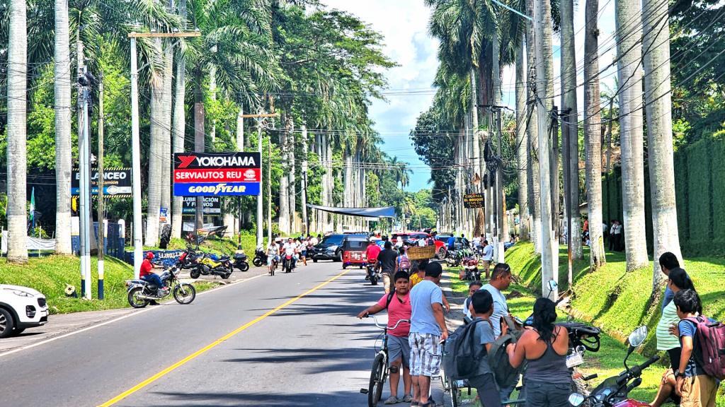 Political Crisis in Guatemala. Photo of a Road blocked by protesters on Calzada las Palmas, the main road into Retalhuleu, Guatemala. (AMEDICAusa photo)